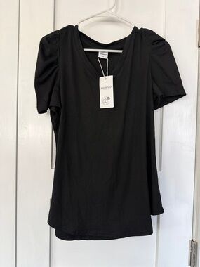 Women's Black V-Neck Short Sleeve Top